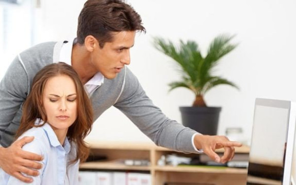 Πάτρα: Επιτέθηκε σεξουαλικά στην υπάλληλό του κι εκείνη τον πλάκωσε στο ξύλο