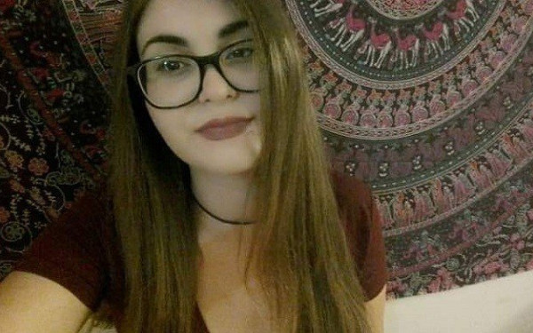 Συγκινεί η μητέρα της Ελένης Τοπαλούδη - Χάρισε τα βιβλία της κόρης της σε βιβλιοθήκη