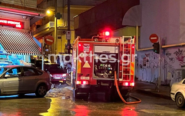 Φωτιά σε διαμέρισμα στην Άνω Πόλη - Σώθηκε μία γυναίκα με τις γάτες της