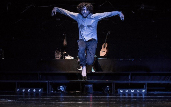 Ο Κώστας Γάκης στο makthes.gr: «Το θέατρο για μένα είναι μια εφαρμοσμένη ουτοπία»