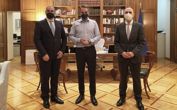 Συνάντηση Μητσοτάκη με τον νέο πρόεδρο της ΚΕΕΕ και τον πρόεδρο του ΕΒΕΑ για την ακρίβεια