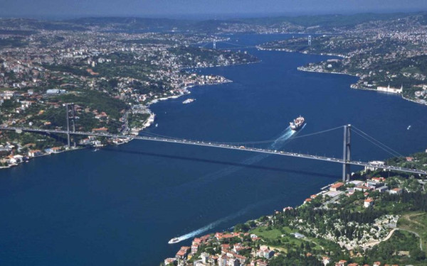 Τουρκία: «Μπλόκαρε» ο Βόσπορος από βλάβη σε πλοίο