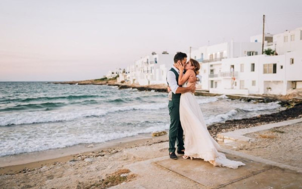 Στους καλύτερους προορισμούς για γαμήλια ταξίδια η Πάρος	