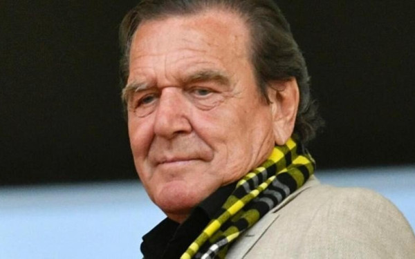 Γερμανία: Η Ντόρτμουντ διέγραψε από μέλος της τον πρώην καγκελάριο Σρέντερ, λόγω των σχέσεών του με τη Ρωσία