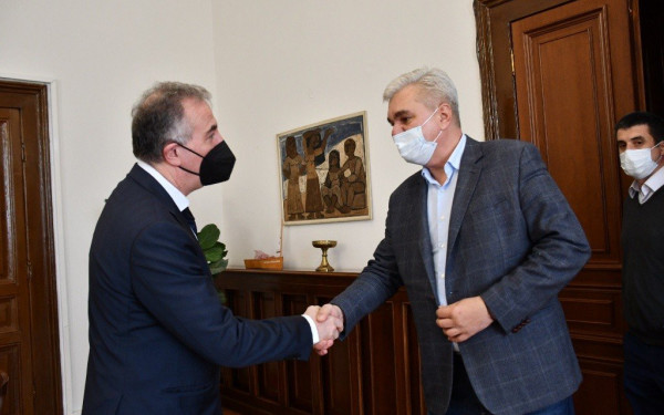 Συνάντηση Καλαφάτη με τον Γενικό Πρόξενο και τον Πρόξενο της Ουκρανίας