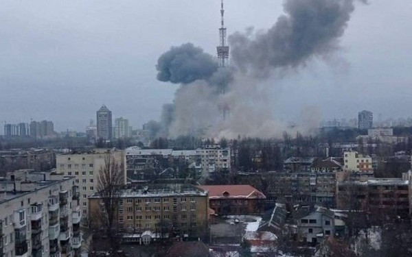 Πόλεμος στην Ουκρανία:  Ολομέτωπη νυχτερινή επίθεση στο Χάρκοβο - Σώμα με σώμα οι μάχες στους δρόμους (βίντεο-φωτ.)