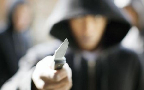 Αιματηρό επεισόδιο στο Πλαγιάρι: 16χρονος μαχαίρωσε τη μητέρα του