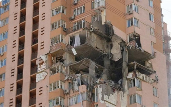 Εισβολή Ουκρανία: Σε πολιορκητικό κλοιό το Κίεβο - Ακούγονται εκρήξεις και πυροβολισμοί- Χτυπήθηκε πολυκατοικία (βίντεο & φωτ.)