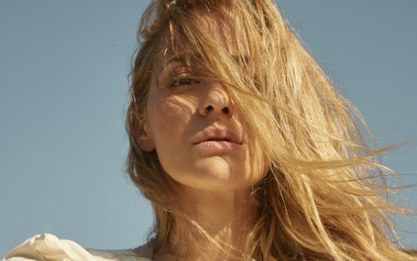 Μποφίλιου για γυναικοκτονίες: "Ποιο σύστημα επιτρέπει να δολοφονούνται οι αδερφές μας;" (βίντεο)