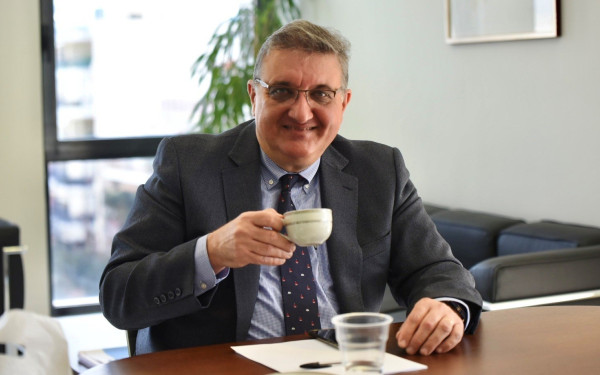 Πρωινός καφές με τον πρόεδρο του Πανελληνίου Ιατρικού Συλλόγου Θανάση Εξαδάκτυλο