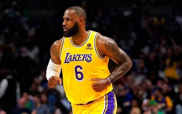 ΝΒΑ: Ο ΛεΜπρόν Τζέιμς διέλυσε το ρεκόρ του Μάικλ Τζόρνταν (βίντεο)