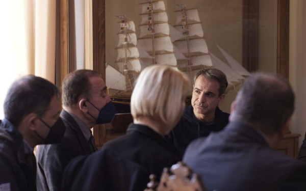 Μητσοτάκης από Σύρο: Γραμμή άμυνας στην ακρίβεια το 8,3% ανάπτυξη