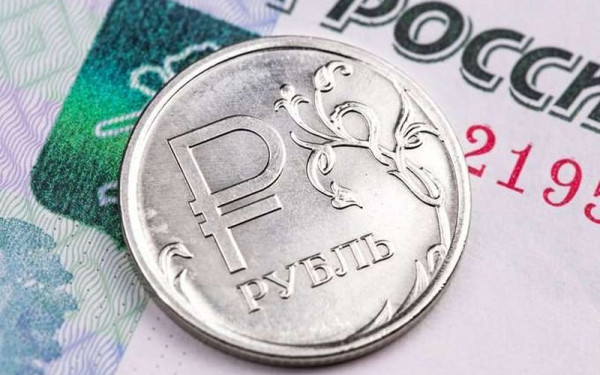 Ρωσία: Η αποσύνδεση από το SWIFT και το πάγωμα περιουσιακών στοιχείων έπληξαν το τραπεζικό σύστημα