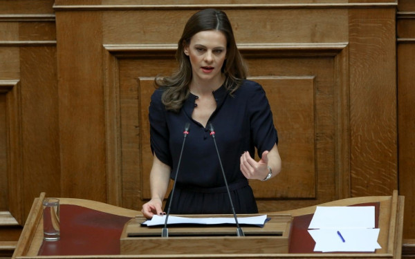 Έφη Αχτσιόγλου: Υπάρχει μαξιλάρι "ασφαλείας" για τη στήριξη των μικρομεσαίων επιχειρήσεων 