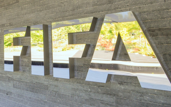 Εμπορευματοποίηση χωρίς όρια για ένα άψυχο ποδόσφαιρο