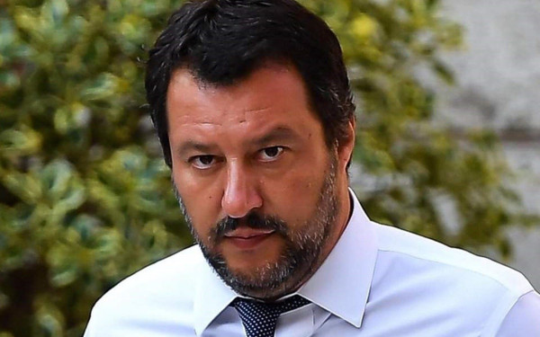 Άρχισαν τα «όργανα» στην Ιταλία - Ο Σαλβίνι λέει ότι θα επιβληθεί ο σεβασμός των συνόρων