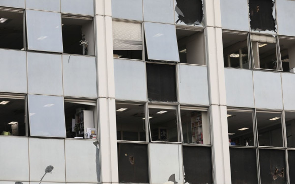 Έκρηξη στον ΣΚΑΪ: Μεγάλες ζημιές - Ερευνάται καμένο αυτοκίνητο