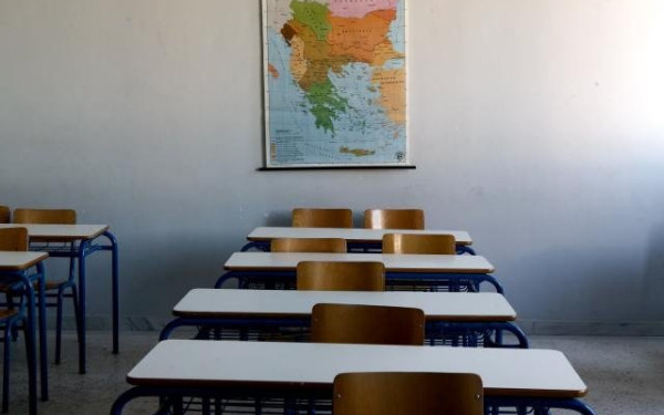 Αιγάλεω: Δημοτικό σχολείο παραμένει κλειστό - Διαμάχη του δήμου με τους κληρονόμους του Ζαμπέτα για το ακίνητο (βίντεο)