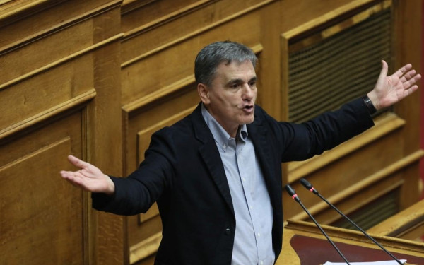 ΝΔ: Μετά τις «Δήμητρες» του Βαρουφάκη ήρθαν «τα τοπικά νομίσματα» του Τσακαλώτου