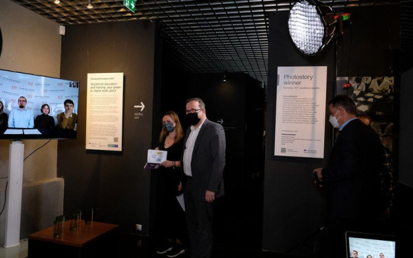 Στην ομάδα «New Age School», στην Πολωνία απονεμήθηκε το βραβείο Καλύτερου Βίντεο του CedefopPhotoAward 2021