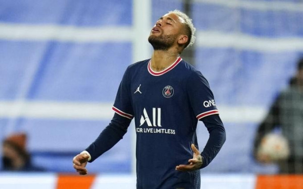 Γαλλία: Νίκησε εύκολα αλλά αποδοκιμάστηκε η Παρί (βίντεο)