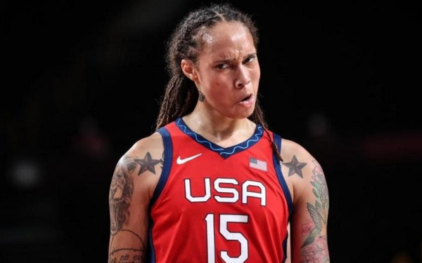 Διπλωματικό θρίλερ με τη διάσημη Αμερικανίδα μπασκετμπολίστρια Μπρίτνεϊ Γκρίνερ, που συνελήφθη και κρατείται στη Ρωσία (βίντεο)