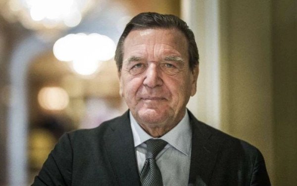 Γερμανία: Το υπ. Οικονομίας της Βόρειας Ρηνανίας - Βεστφαλίας απέλυσε τη σύζυγο του Σρέντερ λόγω Ρωσίας