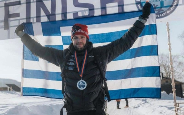 Μάριος Γιαννάκου: Έκοψε το νήμα του τερματισμού στον πιο δύσκολο αγώνα της ζωής του στην Αρκτική (φωτ.)