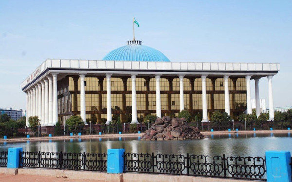  Το Ουζμπεκιστάν διακόπτει τη χρήση των ρωσικών καρτών πληρωμών Mir