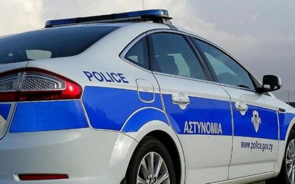 Oδηγός πολυτελούς οχήματος εμβόλισε περιπολικό και εξαφανίστηκε στο κέντρο της Θεσσαλονίκης Oδηγός πολυτελούς οχήματος εμβόλισε περιπολικό και εξαφανίστηκε στο κέντρο της Θεσσαλονίκης