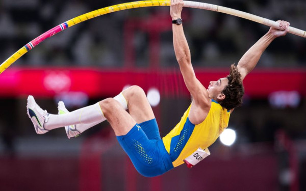 Αρμάντ Ντουπλάντις: Ο αθλητής που "καταπίνει" το ένα παγκόσμιο ρεκόρ μετά το άλλο (βίντεο)