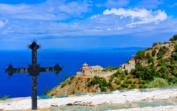 Πέθανε αγιορείτης μοναχός από κορονοϊό