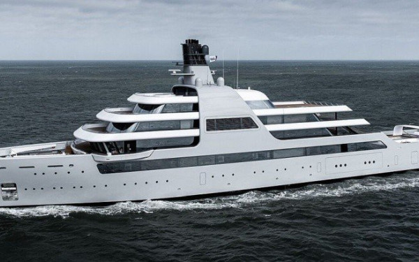 Η θαλαμηγός του Αμπράμοβιτς «Solaris» έδεσε στην Αλικαρνασσό (βίντεο)