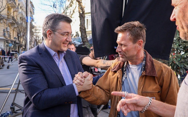 Θεσσαλονίκη: Στα γυρίσματα του "Bricklayer" ο Περιφερειάρχης Κεντρικής Μακεδονίας, Απόστολος Τζιτζικώστας