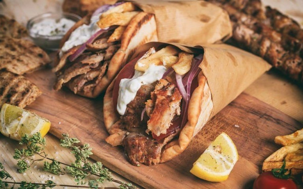 Θεσσαλονίκη: Πιτόγυρο σαν να λέμε…χαβιάρι - Στα σχοινιά η εστίαση από τις αυξήσεις - φωτιά