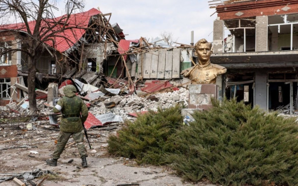 Ουκρανία: Τρεις νεκροί, ανάμεσά τους ένα παιδί, από τον ρωσικό βομβαρδισμό του Κιέβου