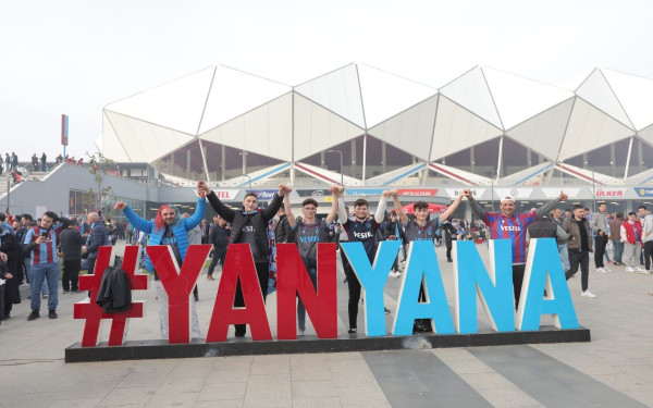 Τουρκία: Τρομερή υποδοχή από τους οπαδούς της Τραμπζονσπόρ (βίντεο)