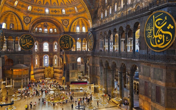 Ρώμη: Οι εντυπώσεις αξιωματούχου του Βατικανού από την  επίσκεψή του στην Αγιά  Σοφιά: «Σε κατακλύζει ένα γκρίζο συναίσθημα…»