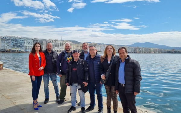 Τους Θεσσαλονικείς απεσταλμένους στον πόλεμο της Ουκρανίας συνάντησε ο γ.γ. Ενημέρωσης και Επικοινωνίας