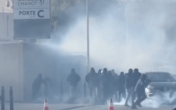 Μαρσέιγ - ΠΑΟΚ: Πολύ ξύλο και τραυματίες έξω από το «Βελοντρόμ» (βίντεο)