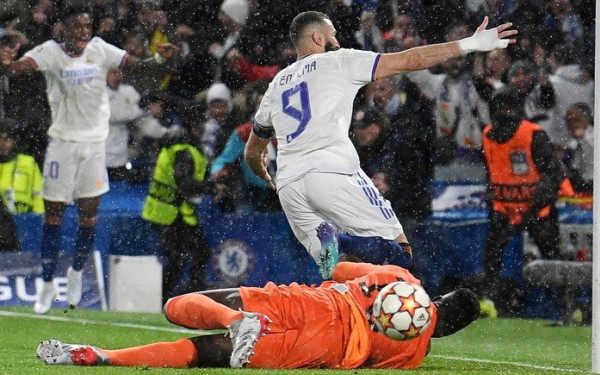 Champions League: Ο Καρίμ Μπενζεμά παραμονεύει στις σκιές (βίντεο)