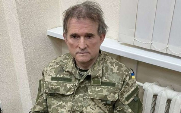 Πόλεμος στην Ουκρανία: Ο Ζελένσκι προτείνει ανταλλαγή του κουμπάρου του Πούτιν με Ουκρανούς αιχμαλώτους