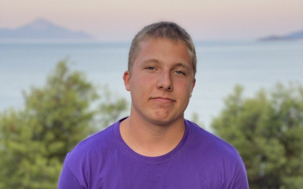 Από τη Ναύπακτο στο Χάρβαρντ, με πλήρη υποτροφία, διαβάζοντας μόνος στο σπίτι