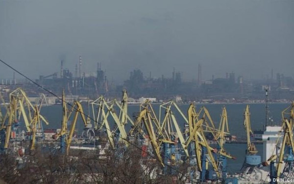 Ανώνυμες καταγγελίες Ουκρανών αξιωματούχων για χρήση χημικών όπλων στη Μαριούπολη (βίντεο)