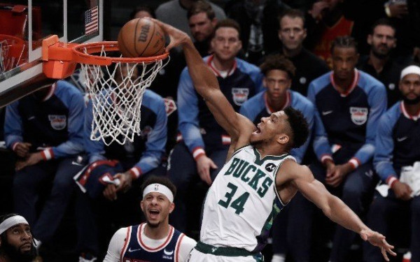 Έγινε έργο τέχνης ο Γιάννης Αντετοκούνμπο για τα 75 χρόνια του ΝΒΑ (βίντεο)