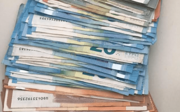 ΑΑΔΕ: Αδήλωτο συνάλλαγμα από 11 χώρες, χρυσές λίρες και επιταγές στους τελωνειακούς ελέγχους - Τί «έπιασαν» στη Θεσσαλονίκη ΑΑΔΕ: Αδήλωτο συνάλλαγμα από 11 χώρες, χρυσές λίρες και επιταγές στους τελωνειακούς ελέγχους - Τί «έπιασαν» στη Θεσσαλονίκη