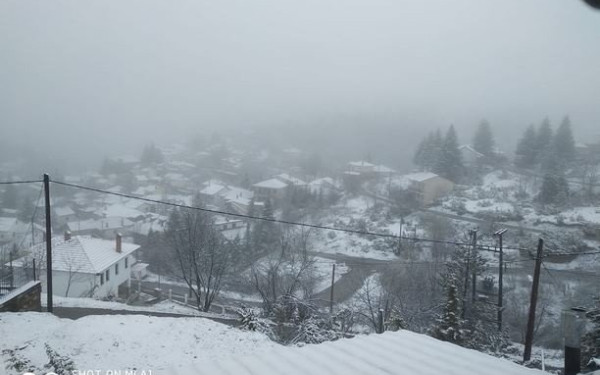Και ο καιρός τρελάθηκε - Νέος χιονιάς στα ορεινά (φωτογραφίες, βίντεο)