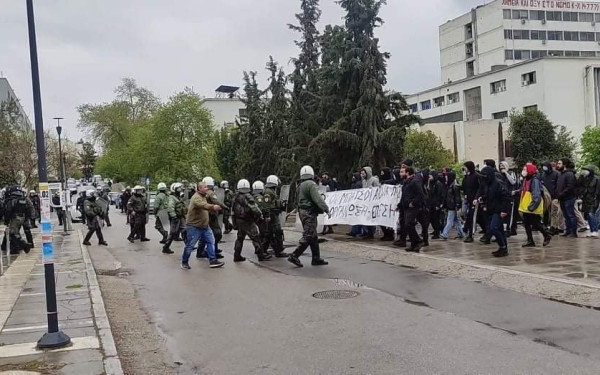 ΚΚΕ: Να φύγει τώρα η αστυνομία από το ΑΠΘ - Η παρουσία της τροφοδοτεί σκηνικό έντασης ΚΚΕ: Να φύγει τώρα η αστυνομία από το ΑΠΘ - Η παρουσία της τροφοδοτεί σκηνικό έντασης