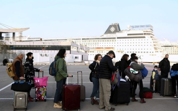 Μαζική η έξοδος των εκδρομέων του Πάσχα: Γεμάτα φεύγουν πλοία, αεροπλάνα και λεωφορεία των ΚΤΕΛ - Οι top προορισμοί