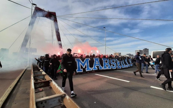 Ευτυχώς δεν ήλθαν στη Θεσσαλονίκη: Οι οπαδοί της Μαρσέιγ προκάλεσαν επεισόδια και στο Ρότερνταμ (βίντεο)
